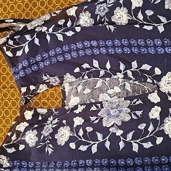 Old Navy Sleeveless Tank Top - Picture 4 of 4